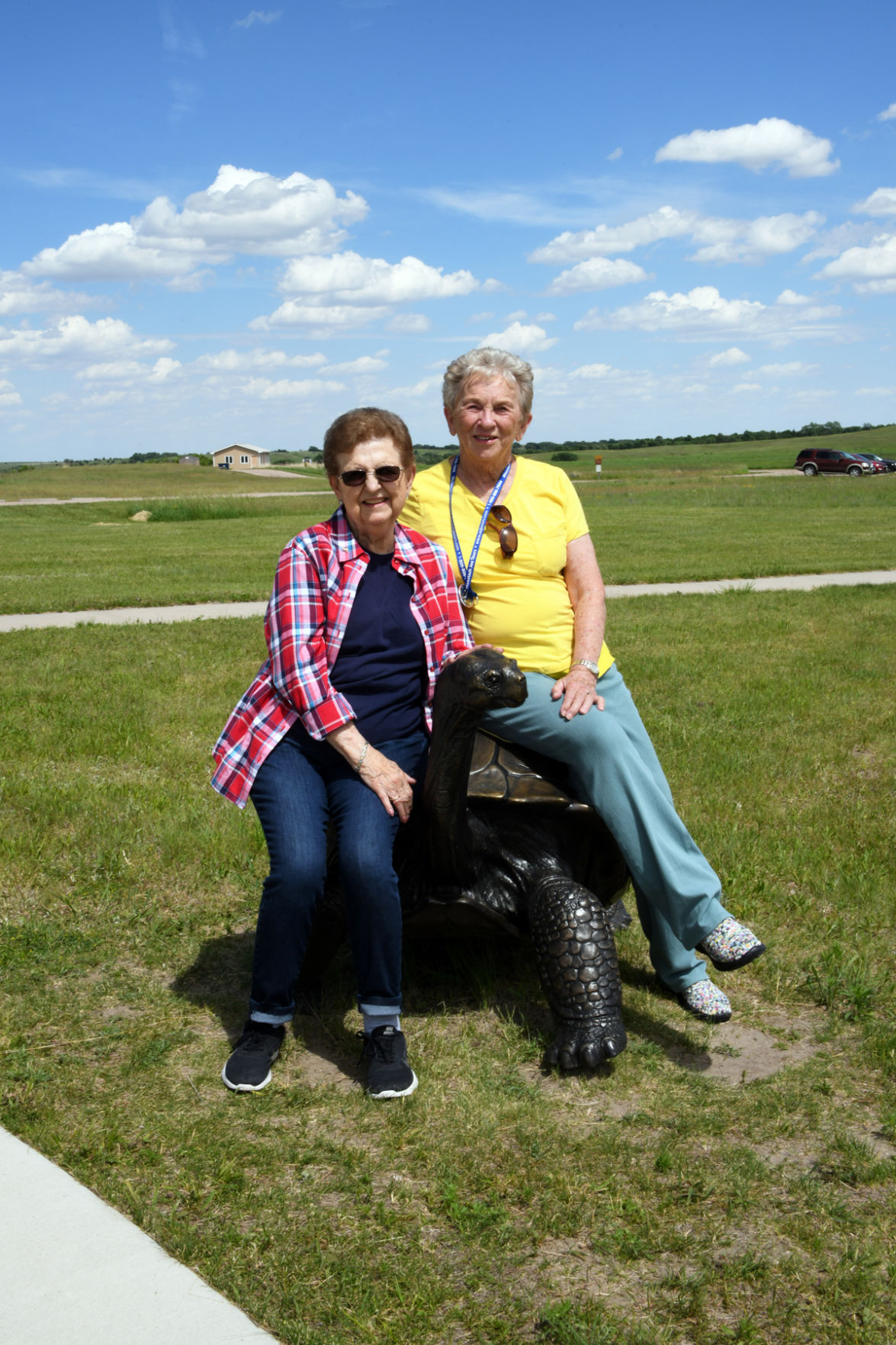 051 Bette Tomes and Agnes Loukota with bronze Giant Tortoise.JPG